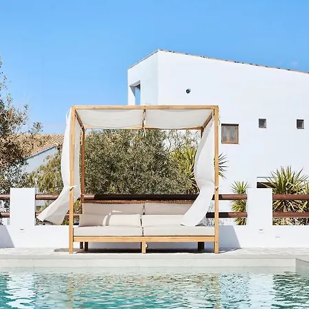 Calmas Boutique & Retreats Hotel