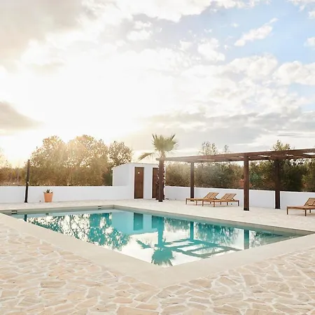 Calmas Boutique & Retreats Hotel